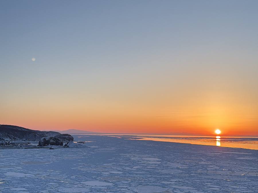 流氷と夕陽 2