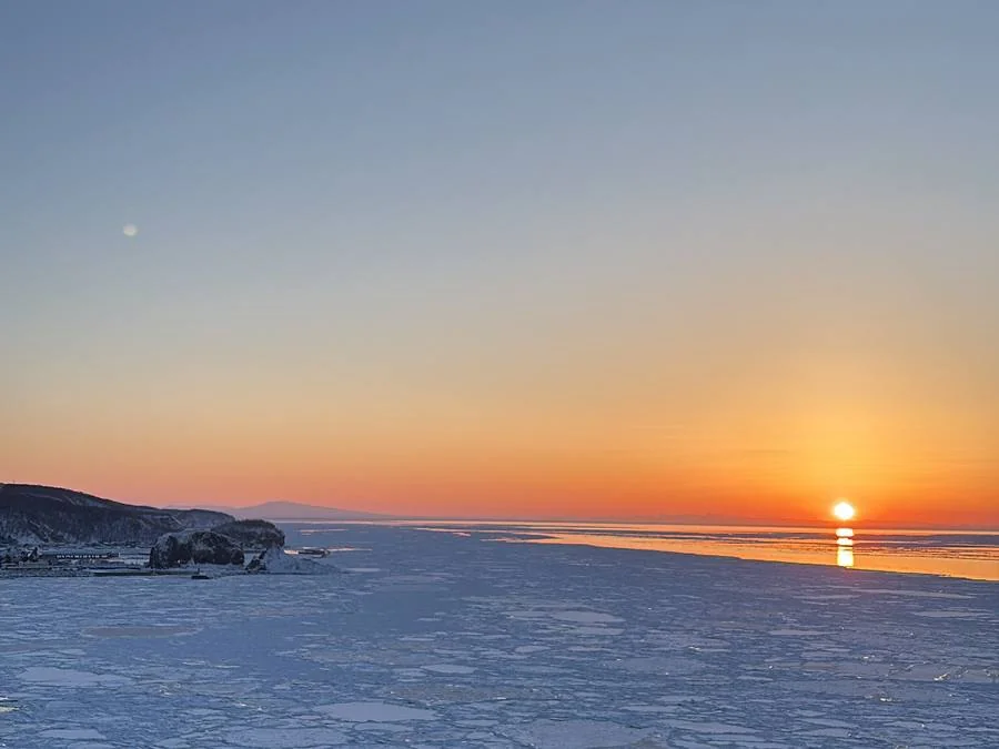 流氷と夕陽 2