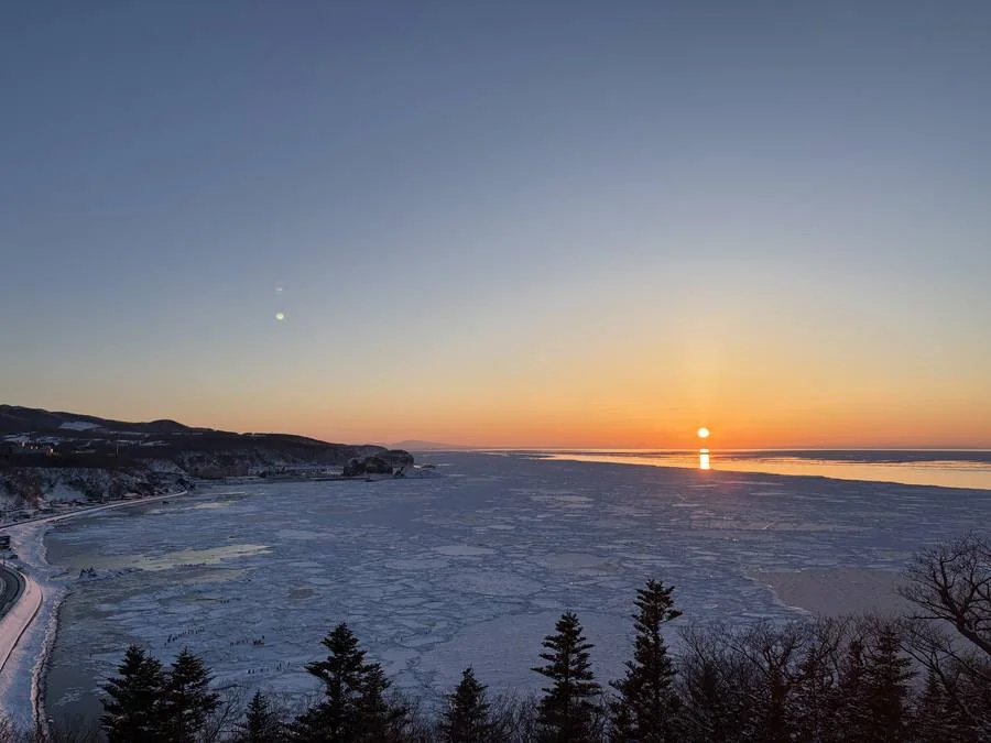 流氷と夕陽 3