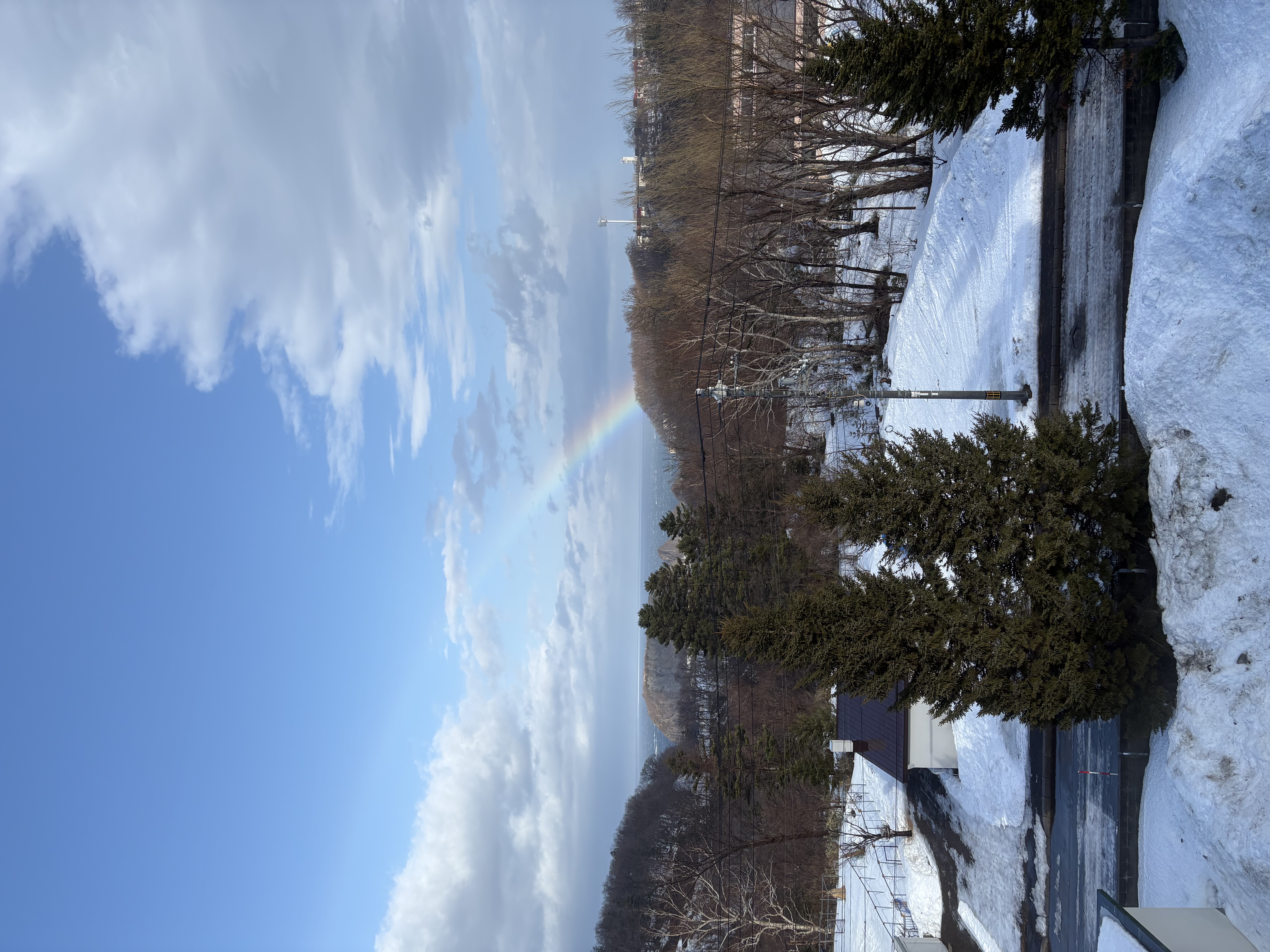 溶けた雪が虹になった1