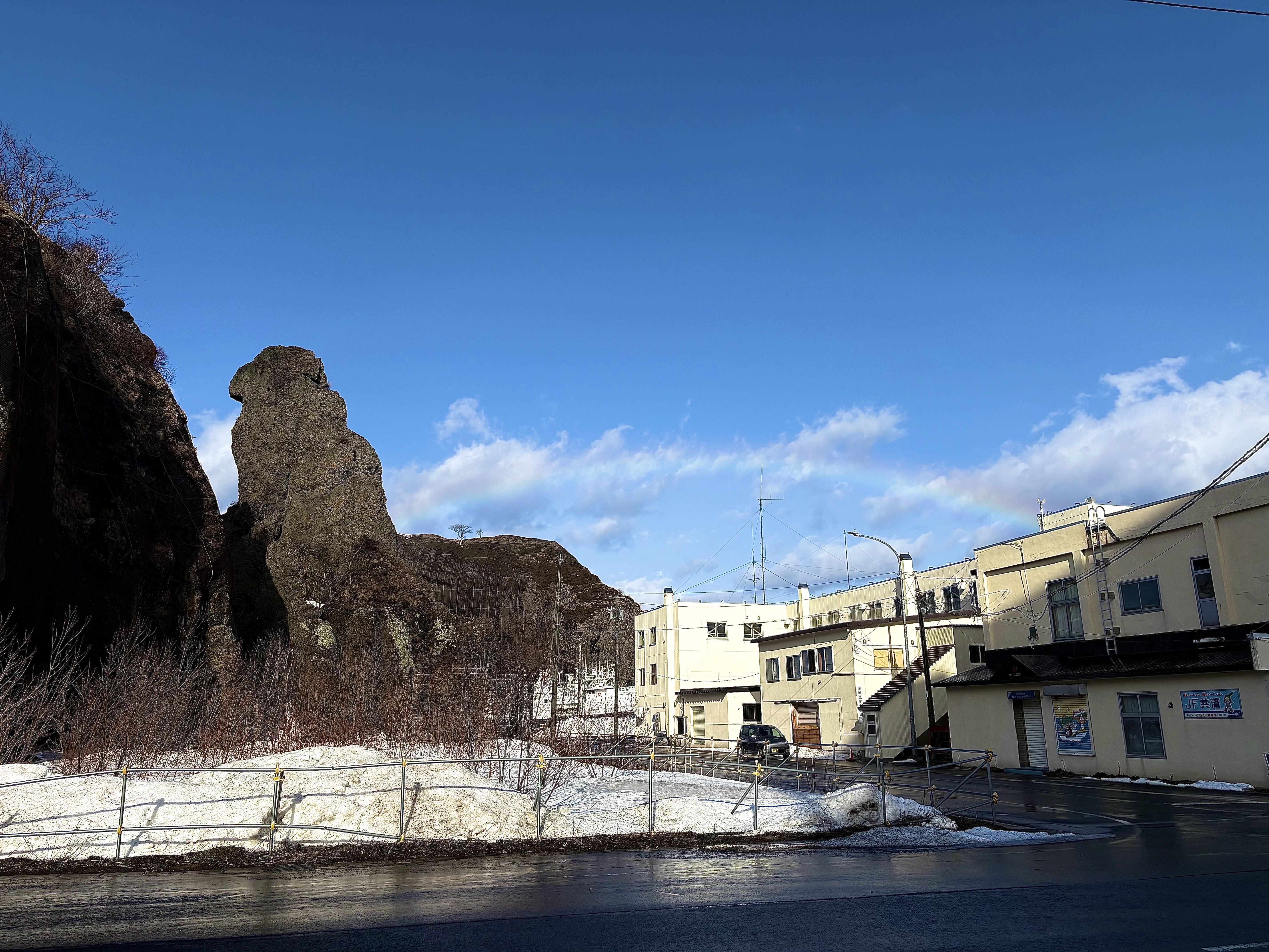 溶けた雪が虹になった2